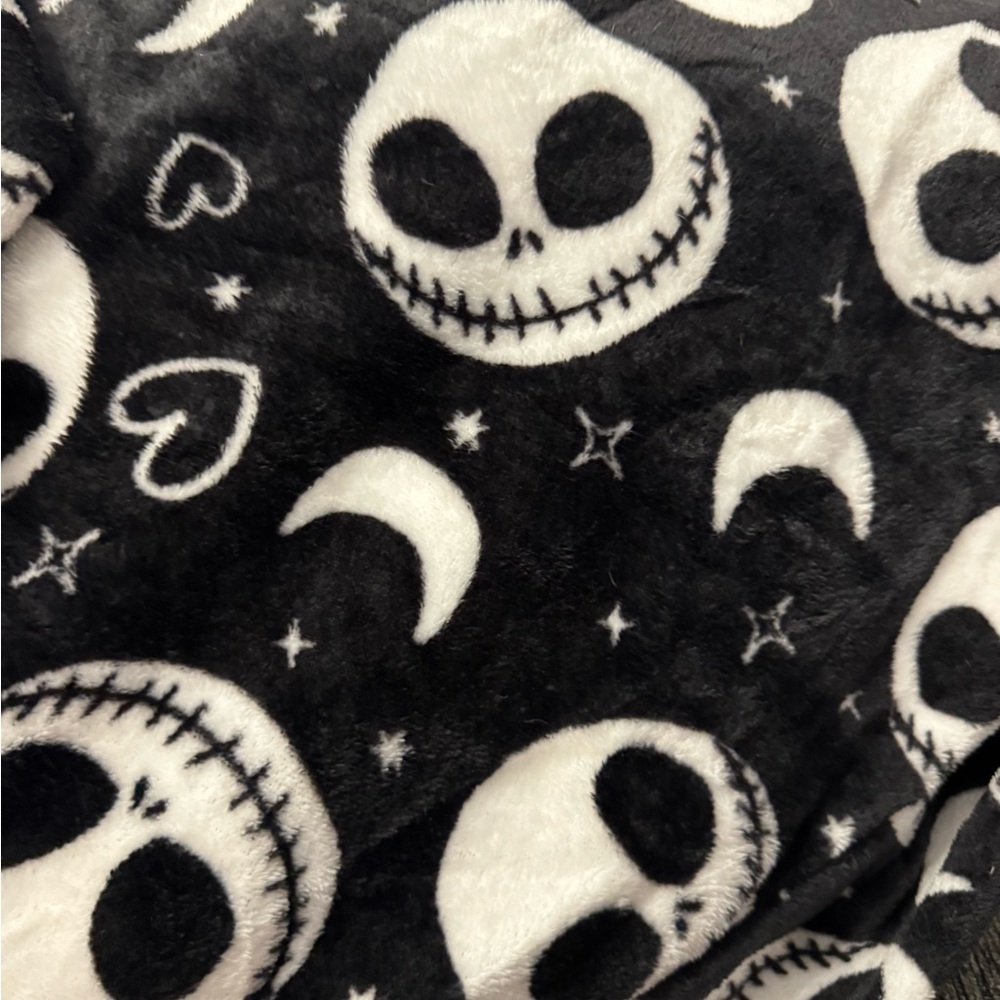 Nightmare Before Christmas black/white blanket hoodie. NEW WITH TAGS - Picture 6 of 7